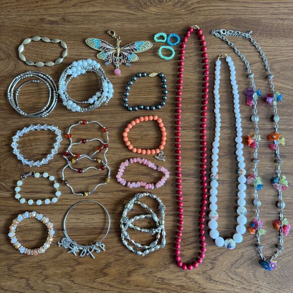 VINTAGE ESTATE JEWELRY LOT Necklaces Bracelets Brooch Beaded Charm 70s 80s EXACT - Picture 1 of 8